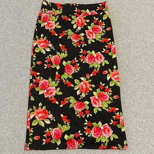 Azules Women’s Black and Red Floral Skirt